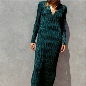 ZARA PLEATED WRINKLE EFFECT STRETCH EMERALD GREEN V NECK SATIN EFFECT DRESS $89